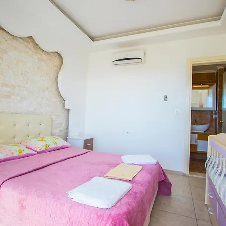 Villa Hisarpark B Villa, Oezel Havuzlu,